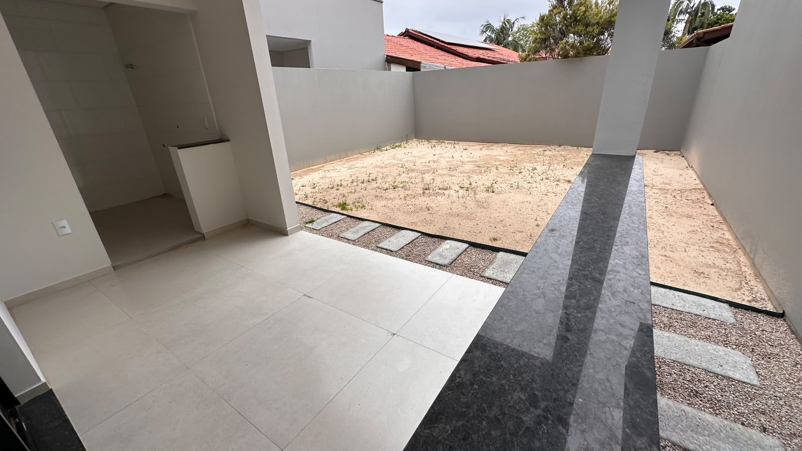 Área externa e jardim da Casa 04