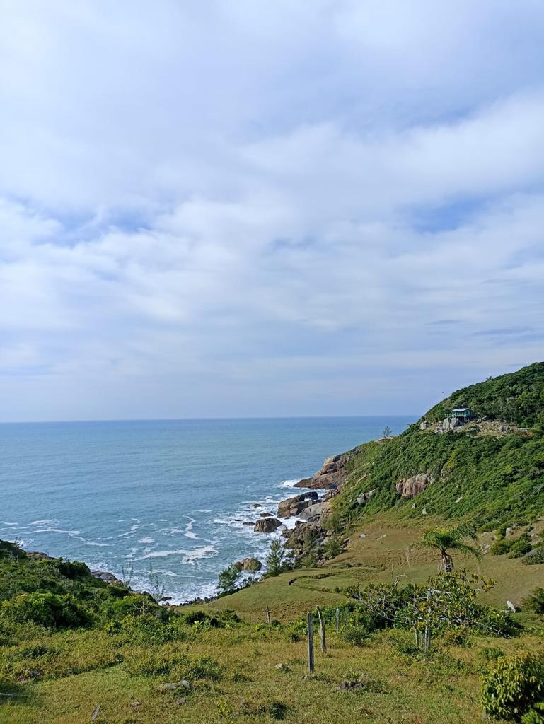 Vista vertical da propriedade e do costão