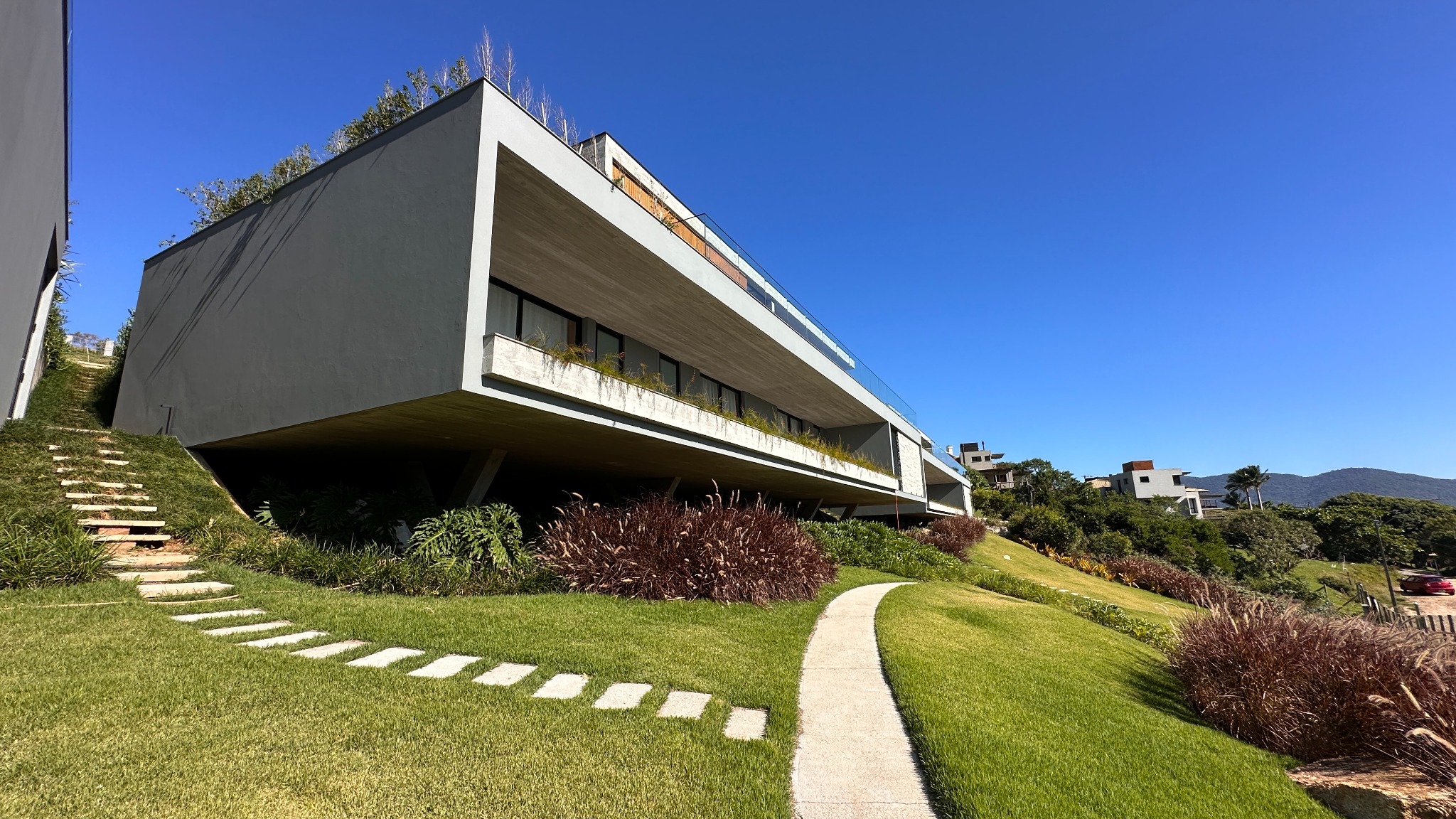 Arquitetura e paisagismo do Morada da Vigia