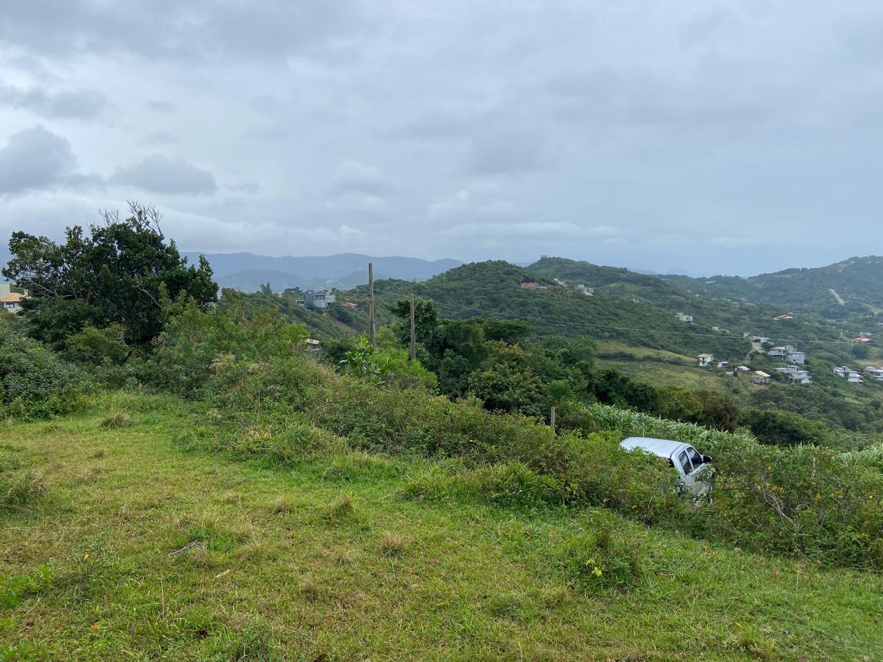 Terreno cercado pela paisagem de Garopaba
